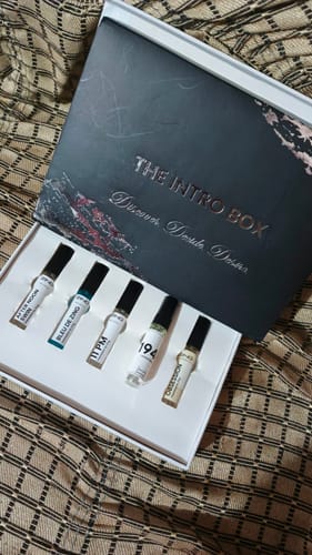 Customer's open Summer Tester Pack showing the five small perfume vials arranged inside the box.