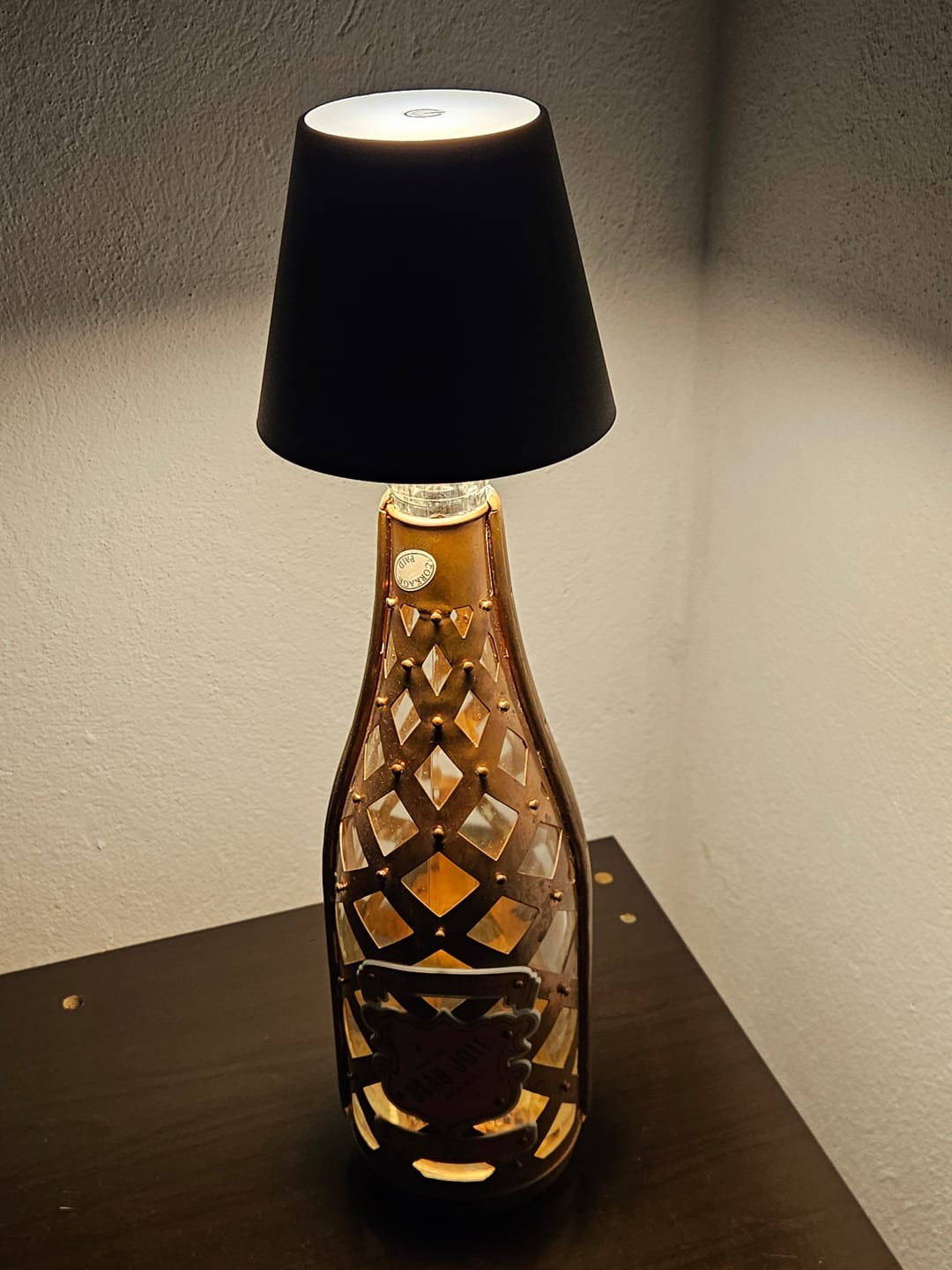 Customer photo review of Lampara Botella Inalámbrica Táctil de 3 Colores y Atenuación