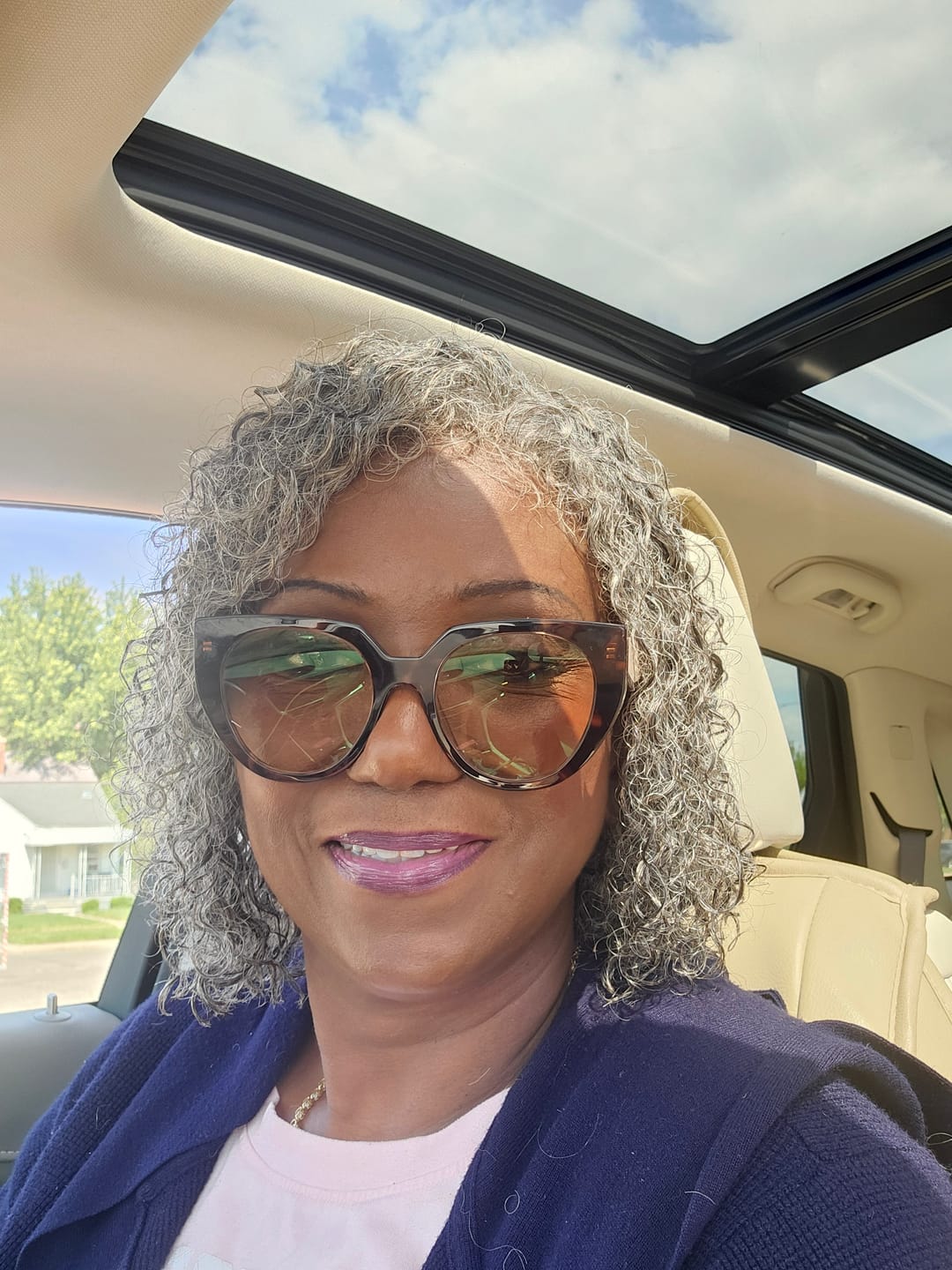 Customer photo review of Luvwin 5x5 Lace Salt And Pepper Short Spiral Curl Wig