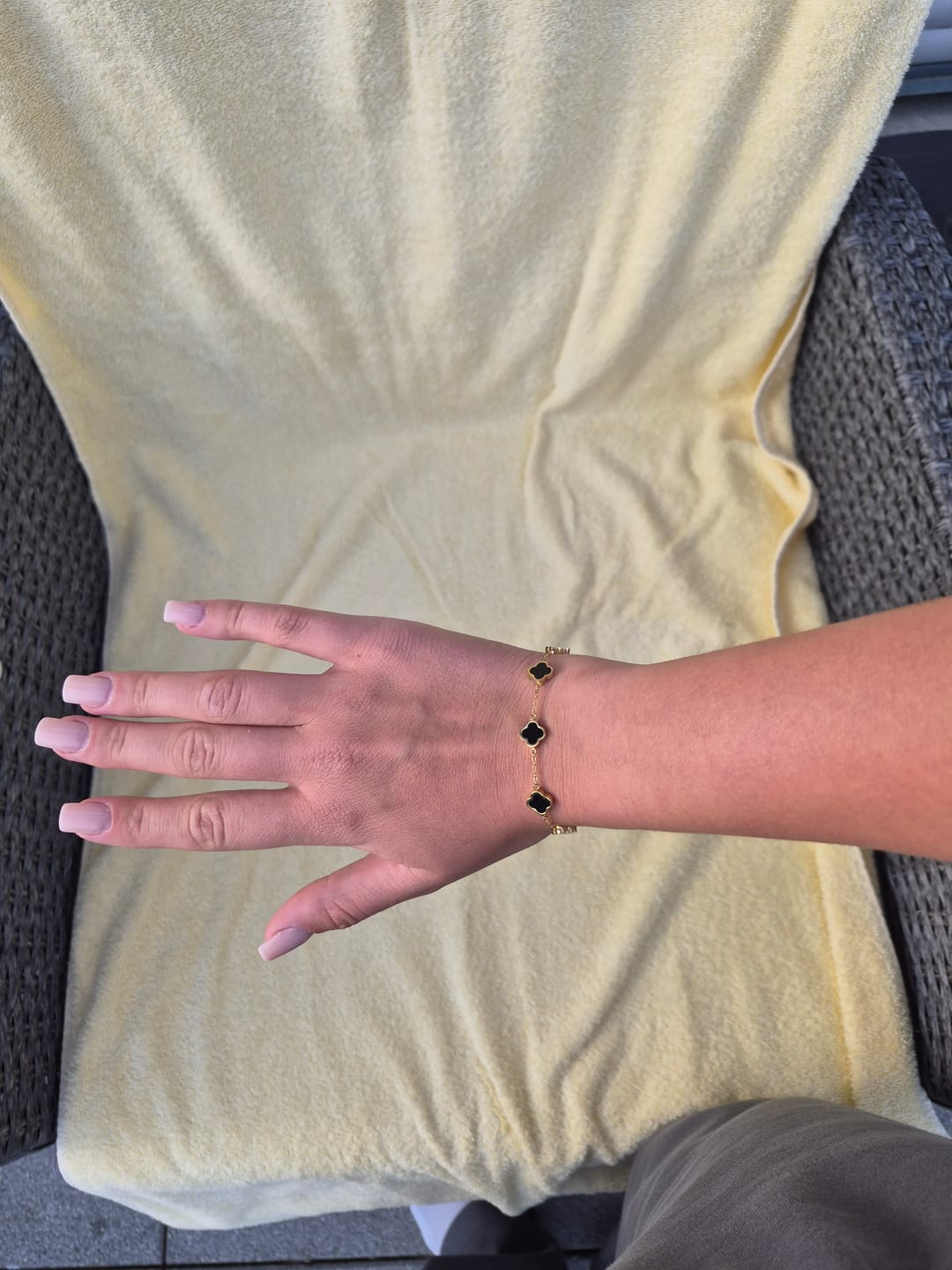 Customer photo review of Perlmutt Lucky Leaf Kette 14K Vergoldet