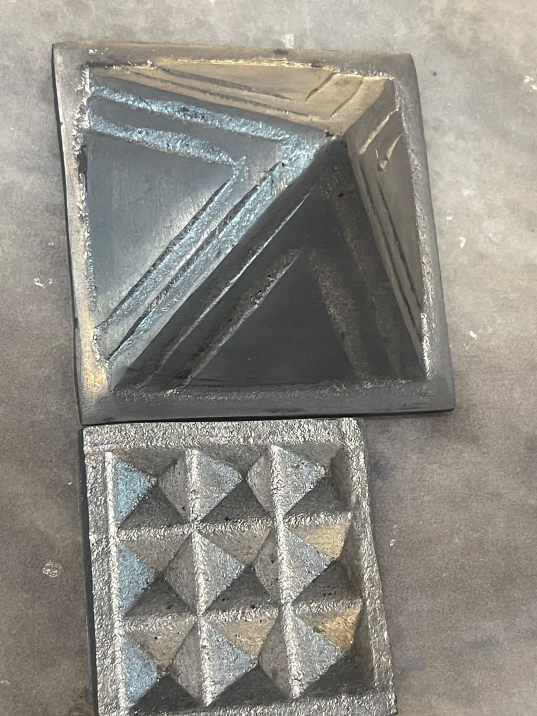 Customer photo review of 2-Layer Aluminium Pyramid Vastu Remedy for Health, Wealth and Positive Energy Balance for Home Entrance, Main Door and Kitchen Placement | 7.6 cm | 110 g