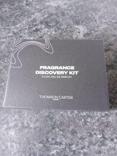 Customer's black Thomson Carter Fragrance Discovery Kit for the 2ml Eau de Parfum samples.