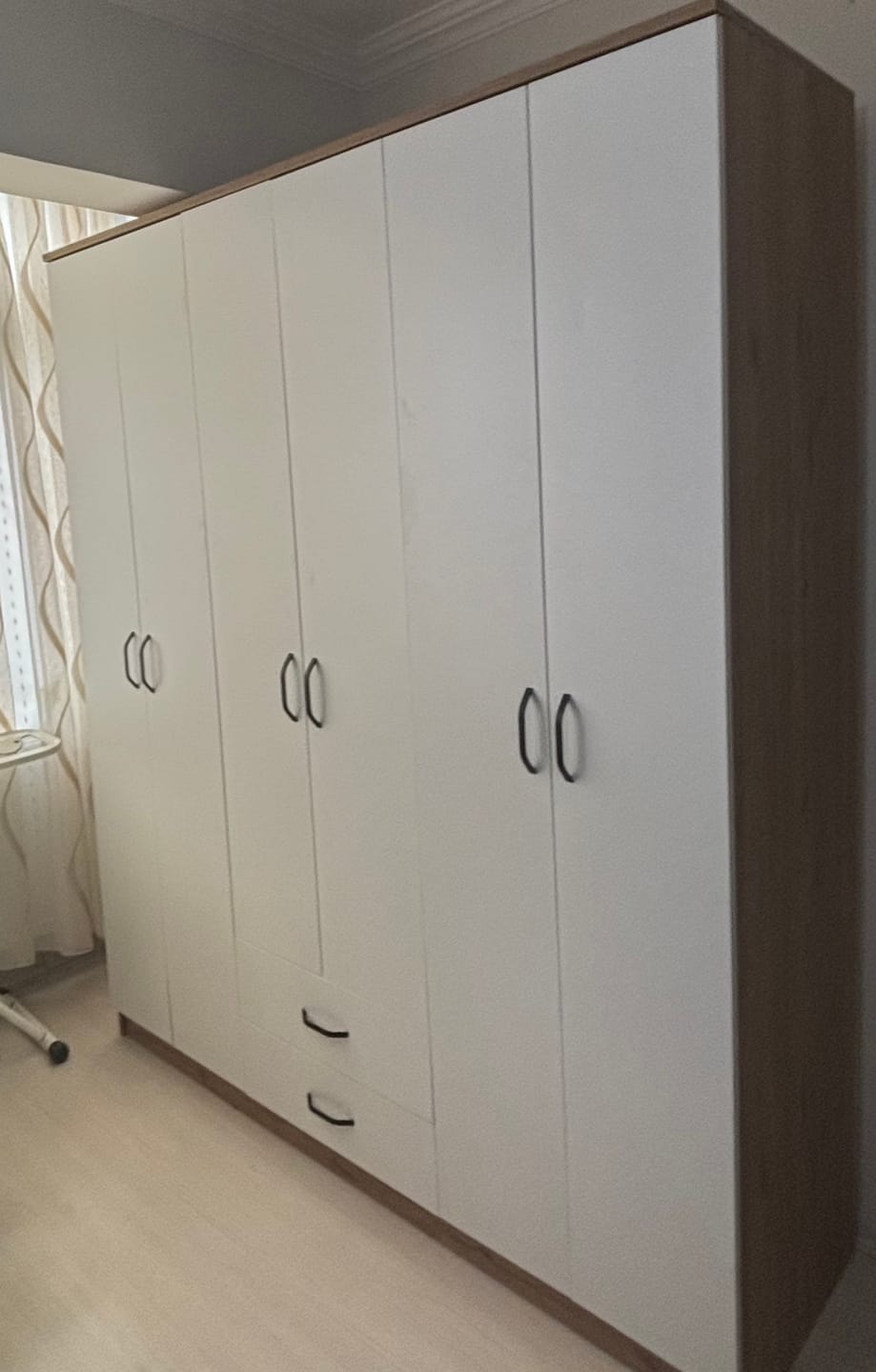 Customer photo review of Rani BA113 Geniş Gardırop Elbise Dolabı 6 Kapaklı 2 Çekmeceli 5 Raflı 3 Askılı Sepet Ceviz - Beyaz