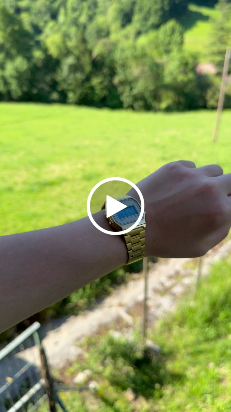Customer video review of Reloj Digital Vintage ~ Oro