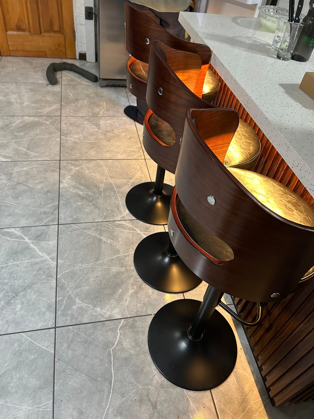 Customer photo review of Silla Bar Taburete Piso Cocina Giratorio Ajustable Madera Moderno