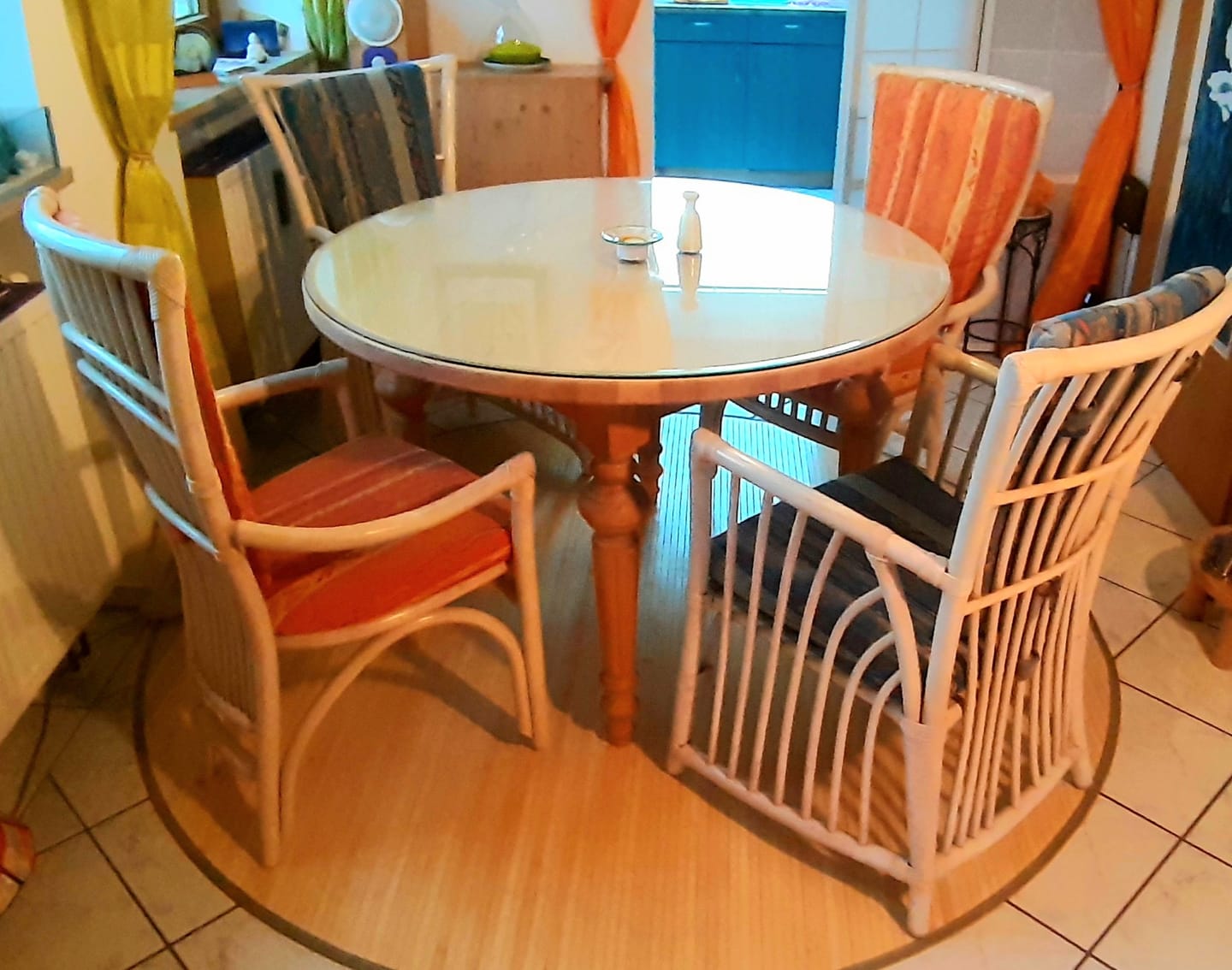 Customer photo review of Glasplatte Tisch Sicherheitsglas für Esstisch, Gartentisch, Weinfass - Rund