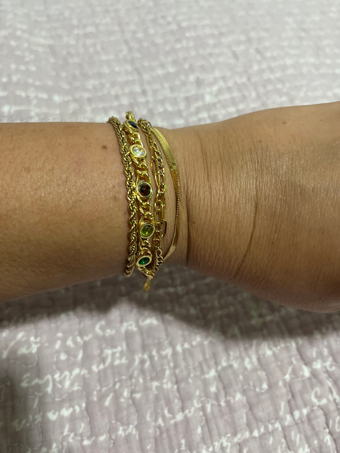 Customer photo review of Pulseira Chloé Banhado em Ouro 18k
