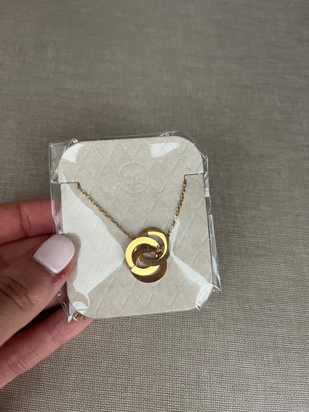 Customer photo review of Collar Amity - Personalizado