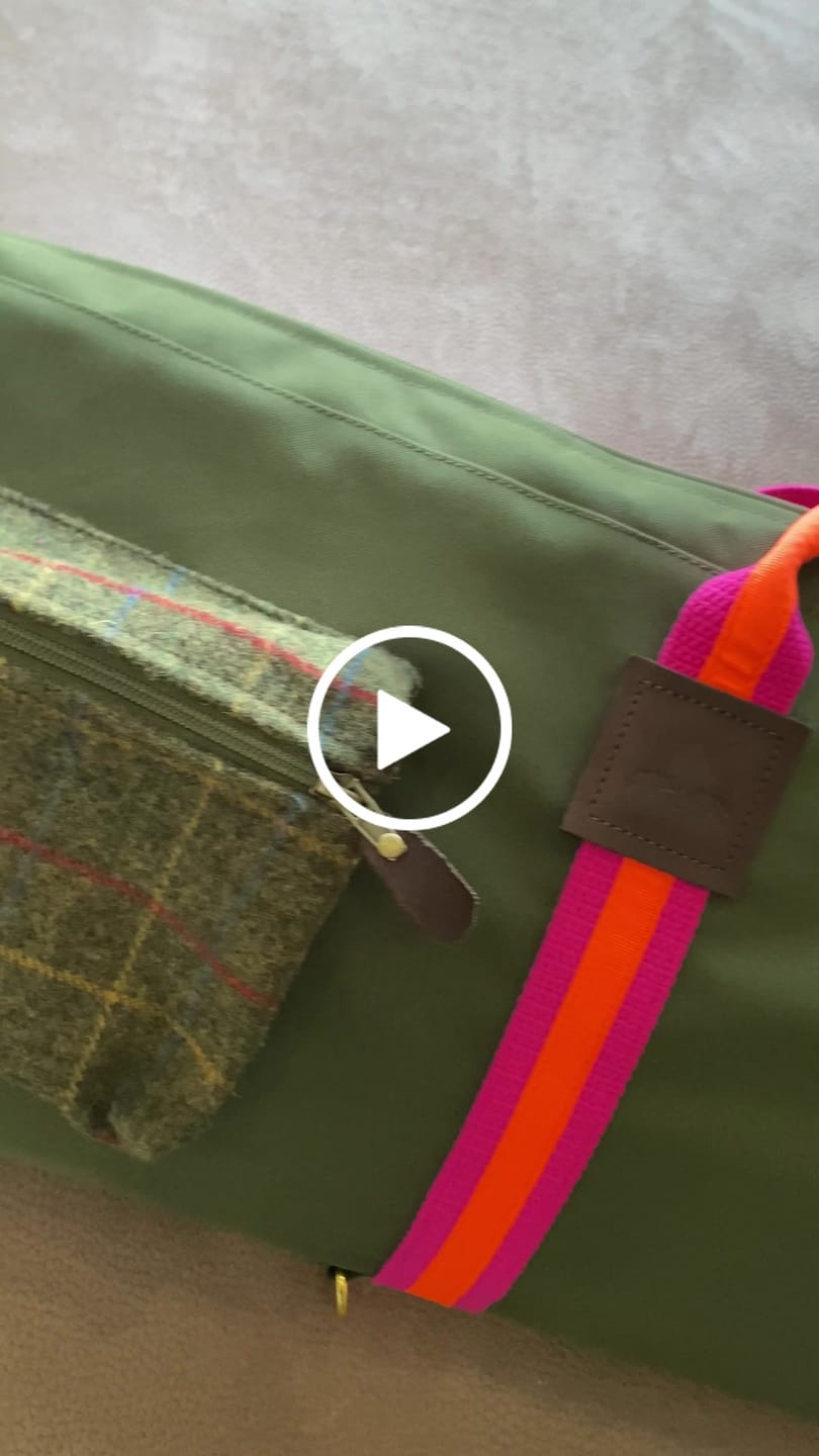 Customer video review of Waffenfutteral  CARLITOS x OH EVCHEN pink