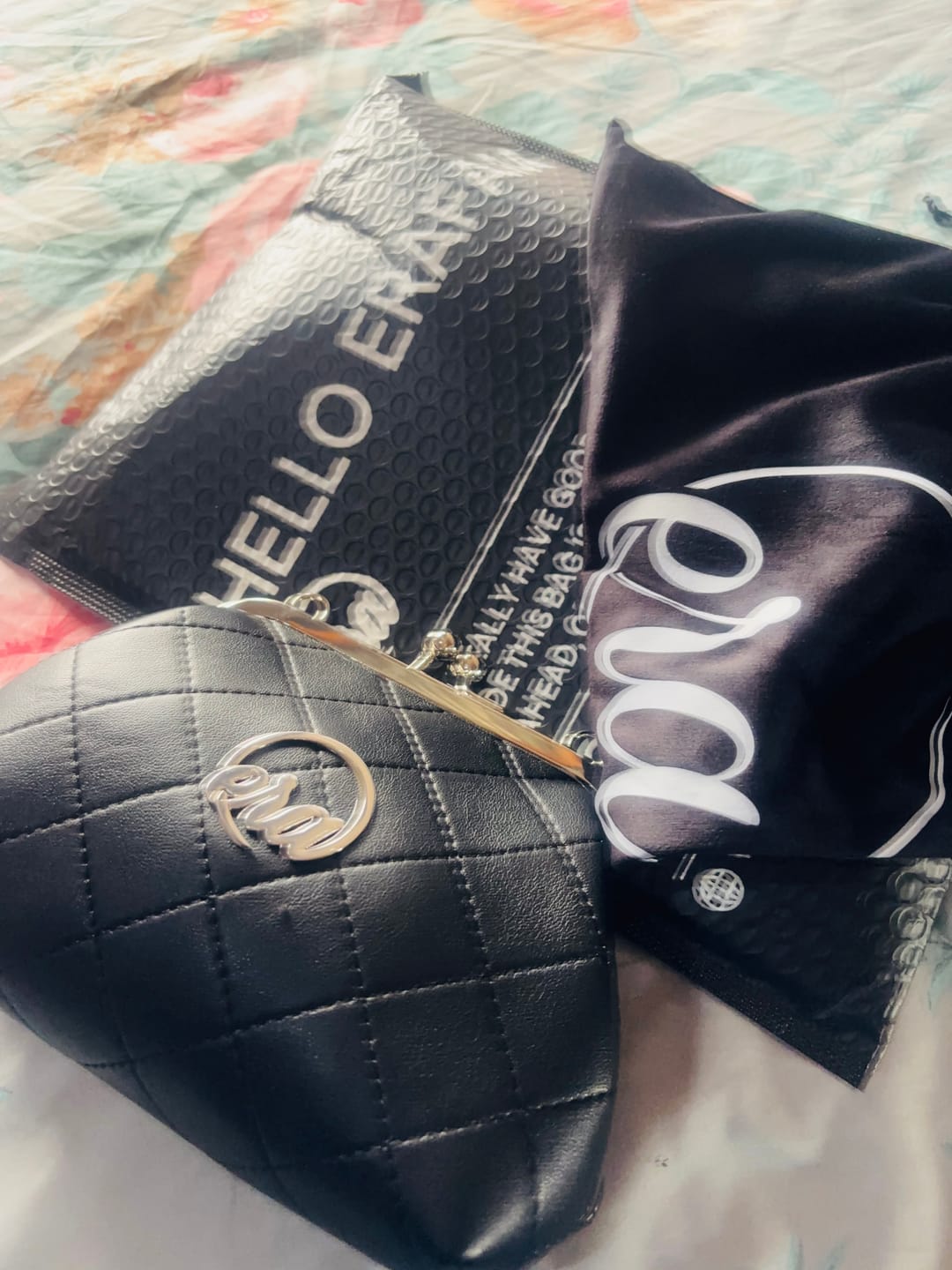 Customer photo review of ERA Mini Kisslock Chain Bag – Black
