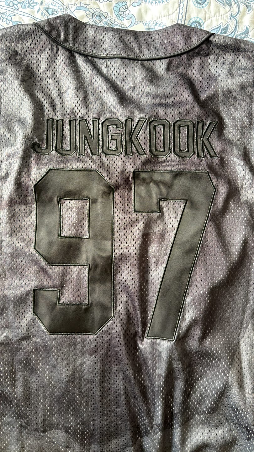 Customer photo review of BTS - ARIRANG WORLD TOUR OFFICIAL MD S/S JERSEY