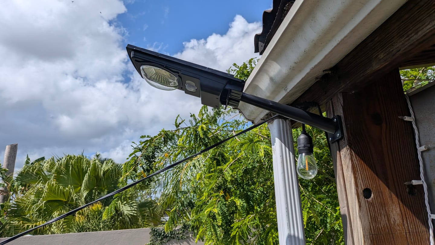 Customer photo review of Foco Solar 100W (Pre Orden Abierta)