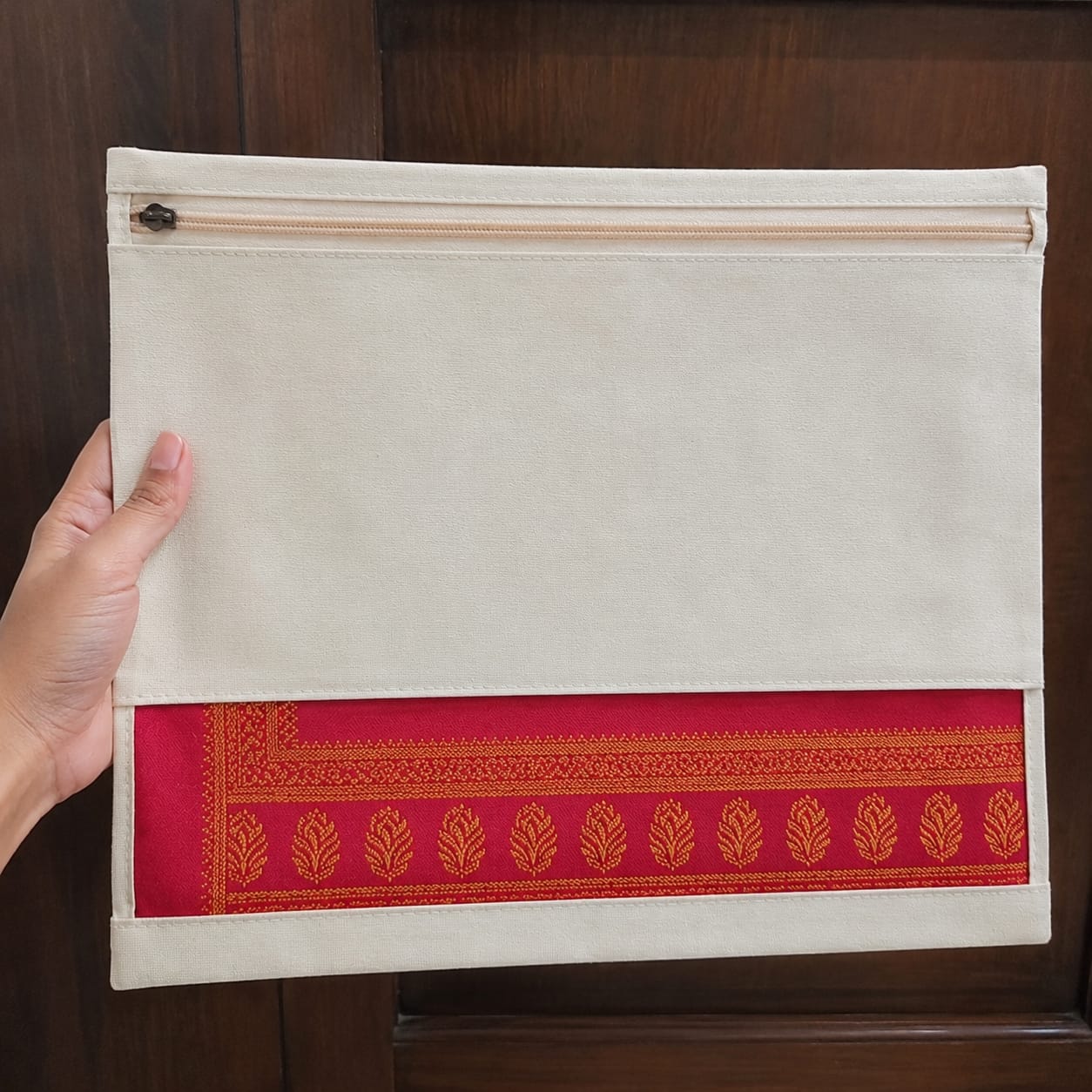 Customer photo review of Wrapzy 100% Cotton Saree Cover with Zip| 16"?14"| Premium Zipper Saree Organizer with Transparent Net Window | Dust-Proof, Moisture-Resistant, Eco-Friendly Wardrobe Storage | Pack of 6