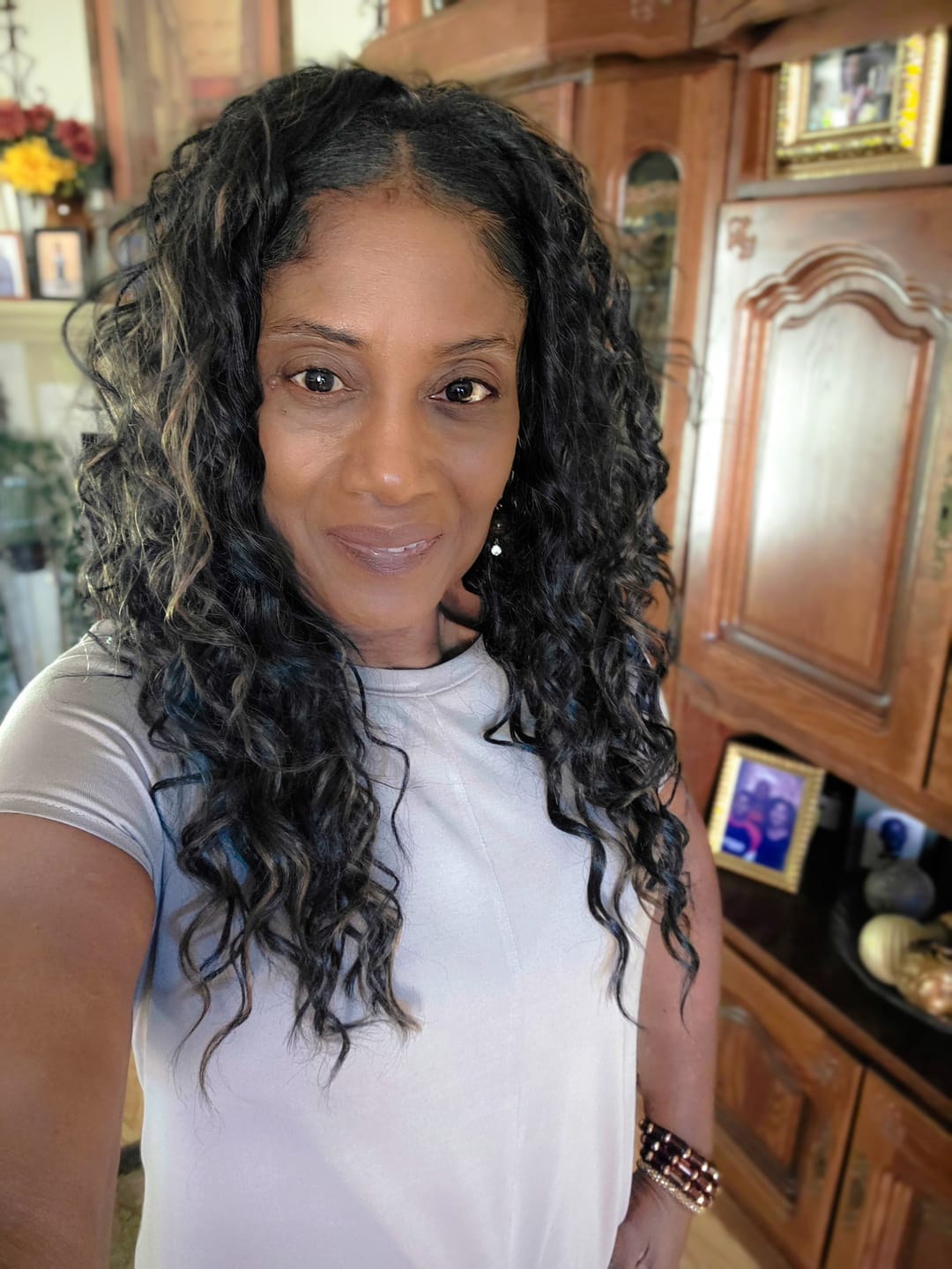 Customer photo review of Vanessa Vibe Swap Half Wig - ELISEY
