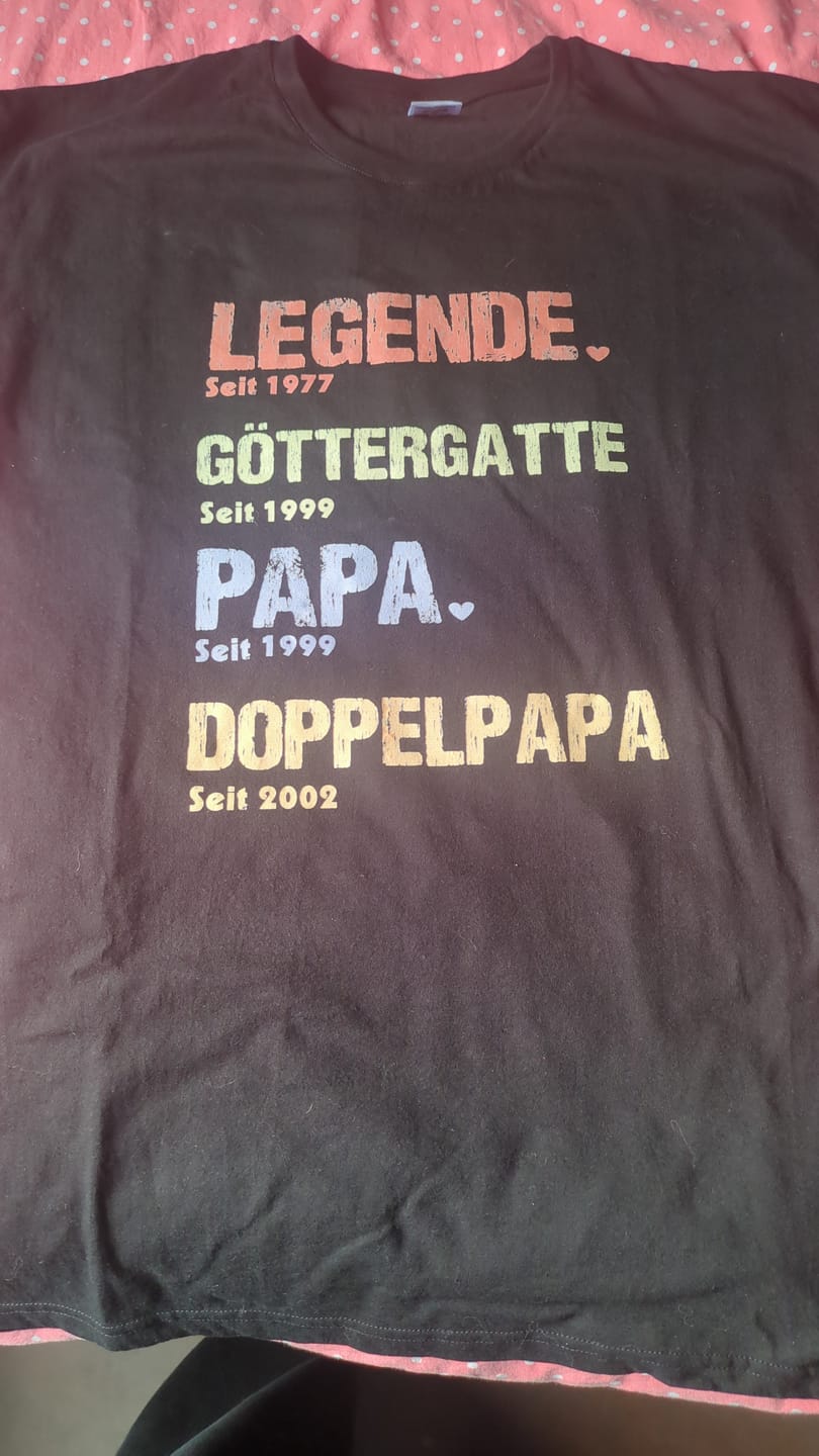 Customer photo review of Legende, Ehemann, Papa und Opa - Personalisiertes T-Shirt für Papa und Opa