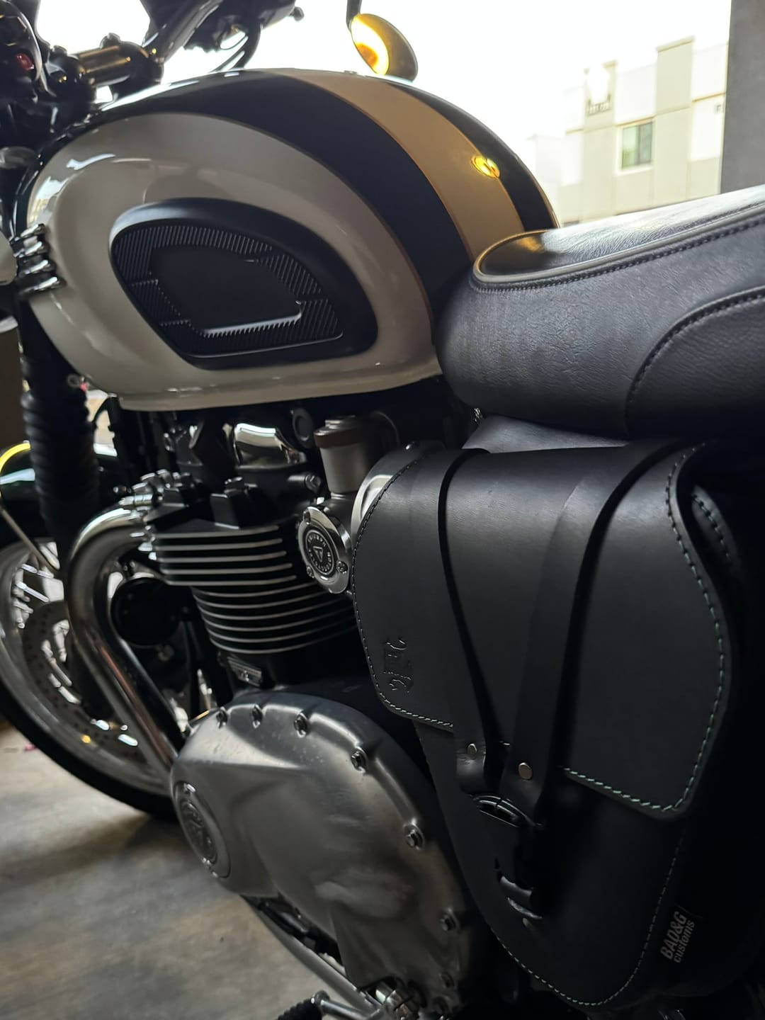 Customer photo review of Triumph Side Cover Solo Bag - TSB04