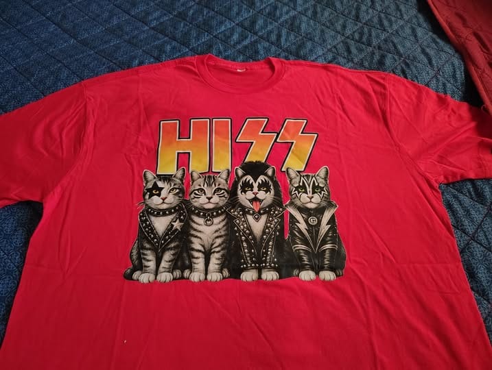 Customer photo review of HISS Cats Basic Shirt Unisex