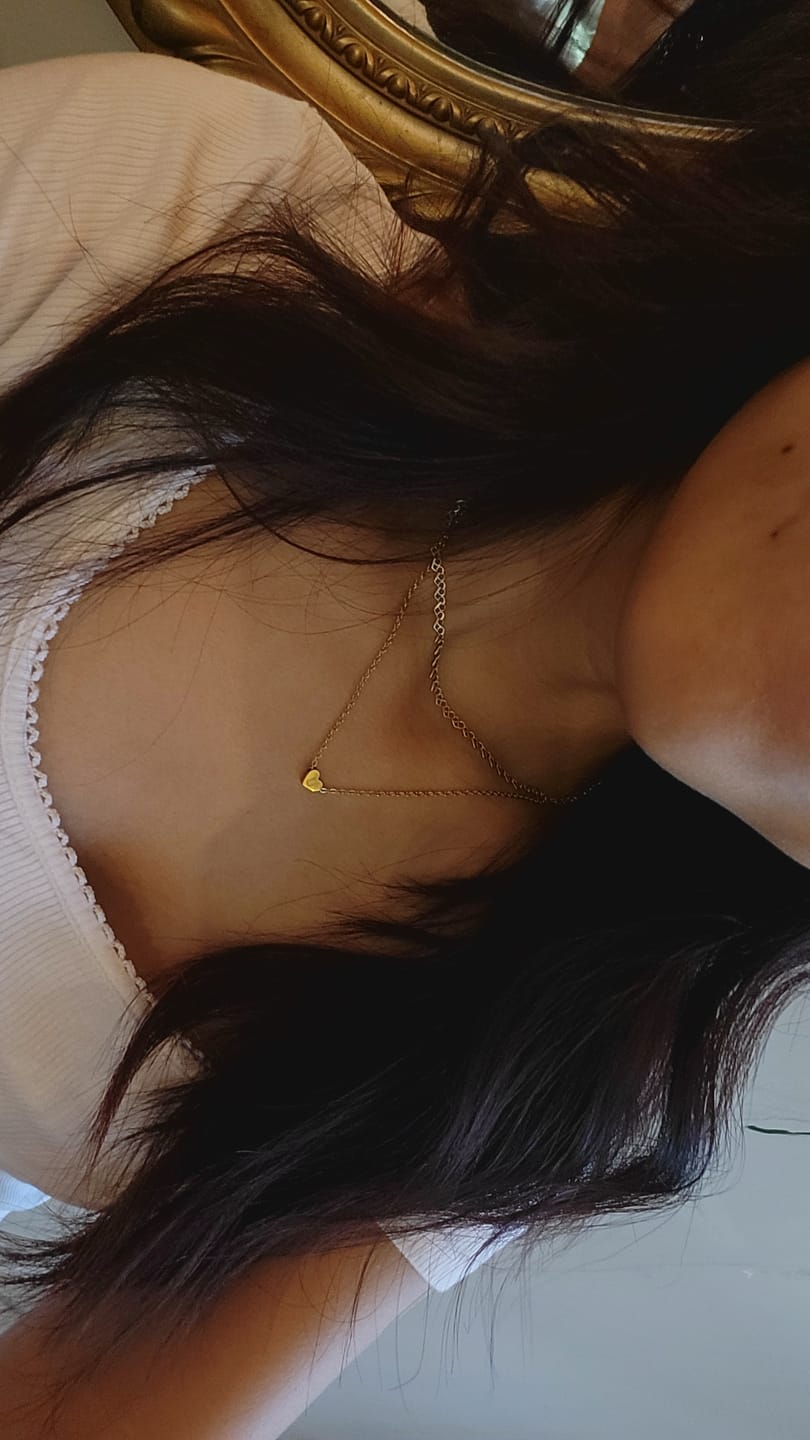 Customer photo review of Collar Inicial Encanto