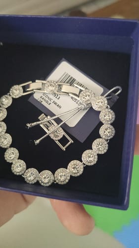 Customer photo review of SET CONJUNTO COLLAR + PULSERA + ARETES SWAROVSKI ANGELIC HALO