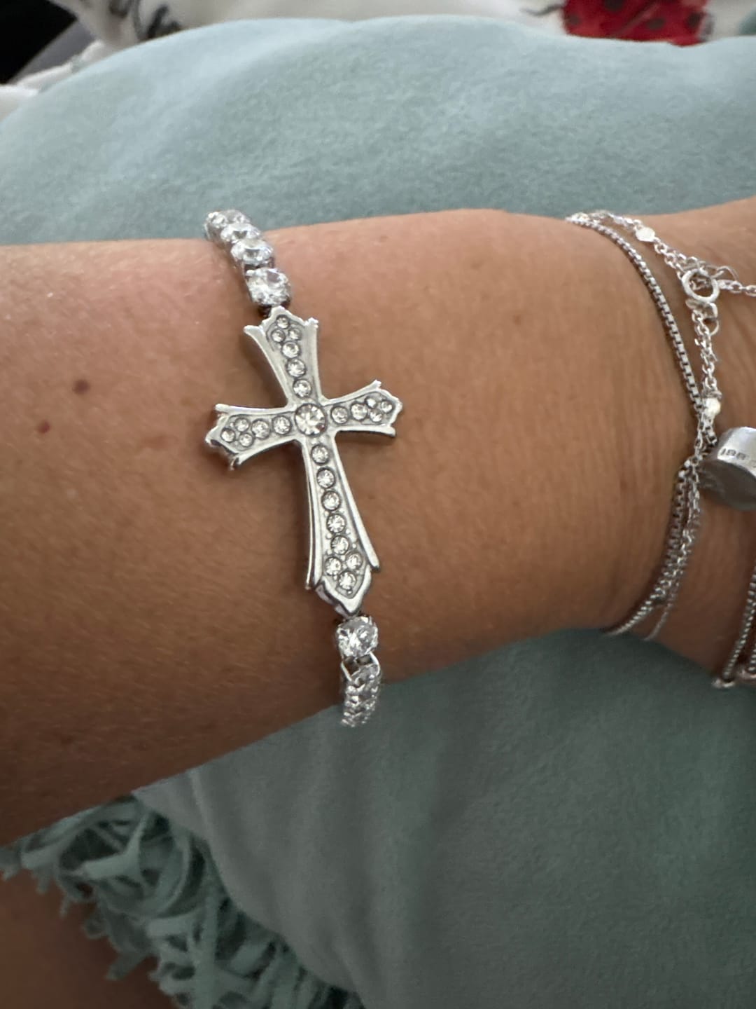 Customer photo review of FREE Today: 2-Color Elegant Zircon-Encrusted Cross Bracelet: A Symbol of Divine Grace & Elegance