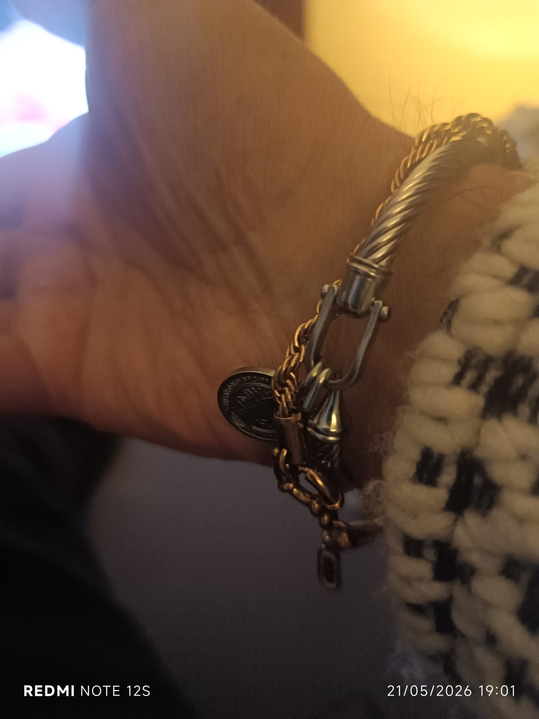 Customer photo review of Brazalete Medalla de San Benito Silver