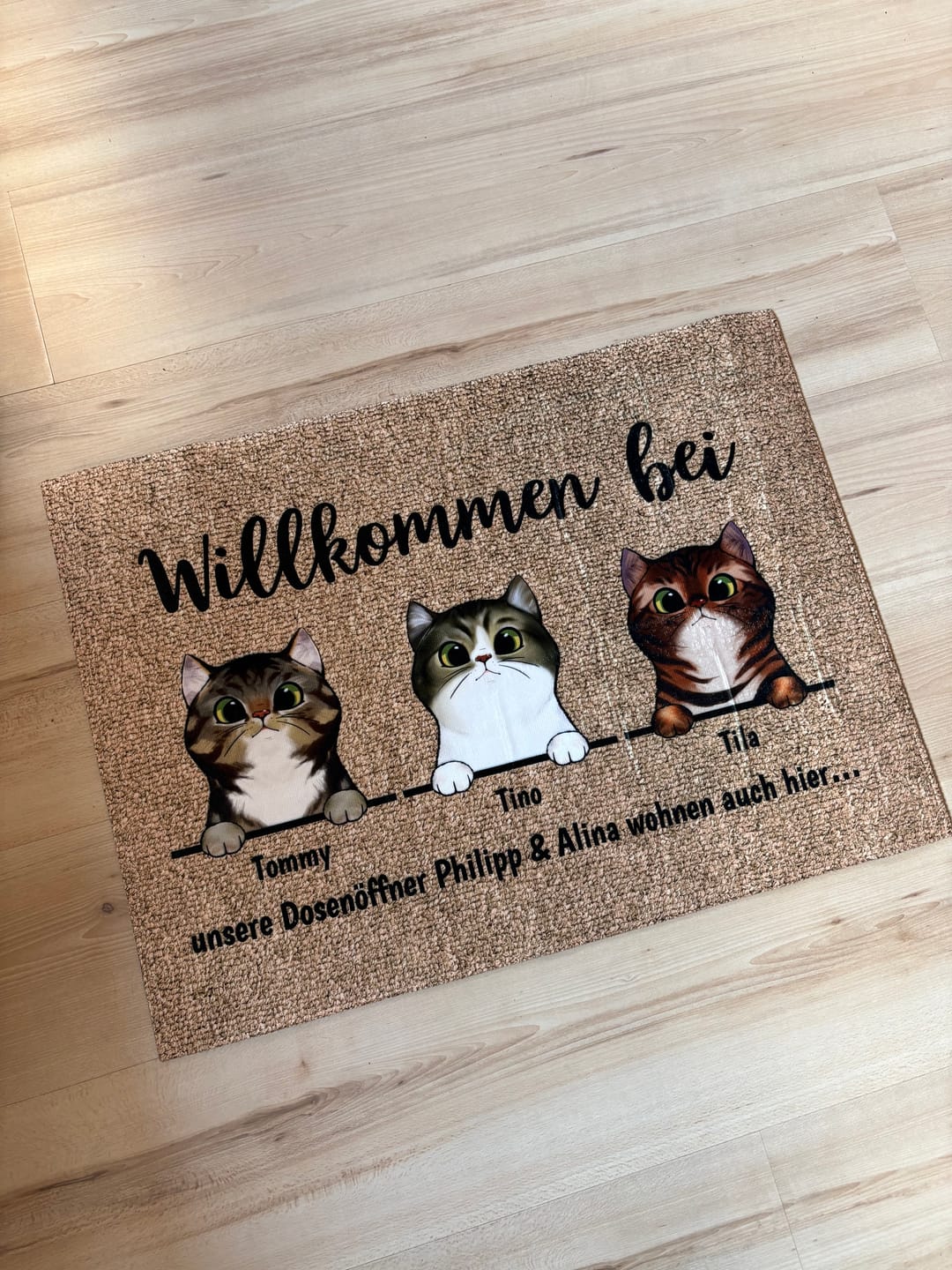 Customer photo review of Personalisierte Fußmatte - Willkommen bei neugierigen Katzen