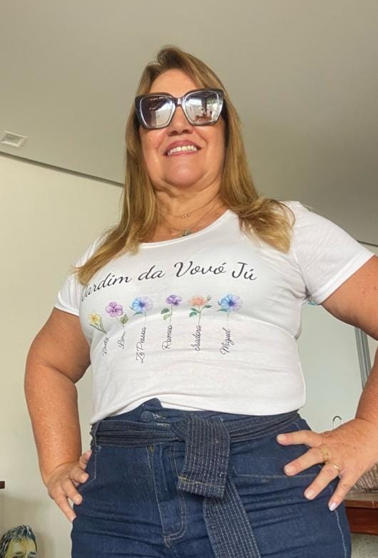 Customer photo review of Camiseta JARDIM DA VOVÓ - NOVAS FLORES  | Presente para Avó | Algodão 100%