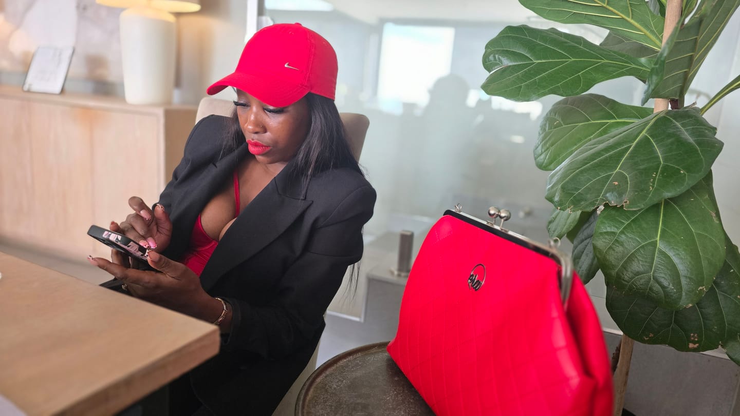 Customer photo review of ERA Oversized Kisslock Chain Bag – Red