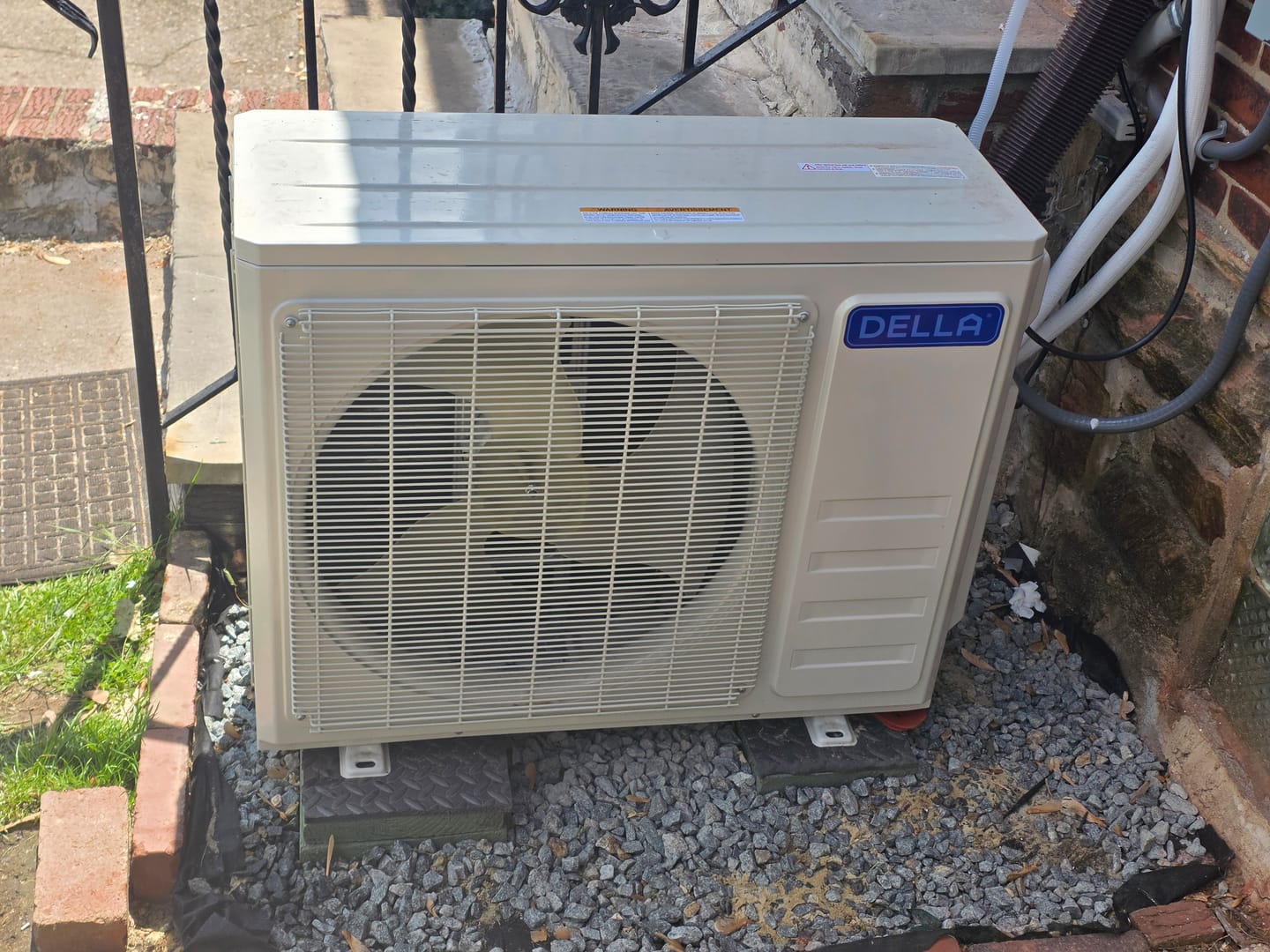 Customer photo review of DELLA Vario Series 20000 BTU Dual Zone Mini Split AC (12K + 12K) - Up to 1100 Sq.Ft.