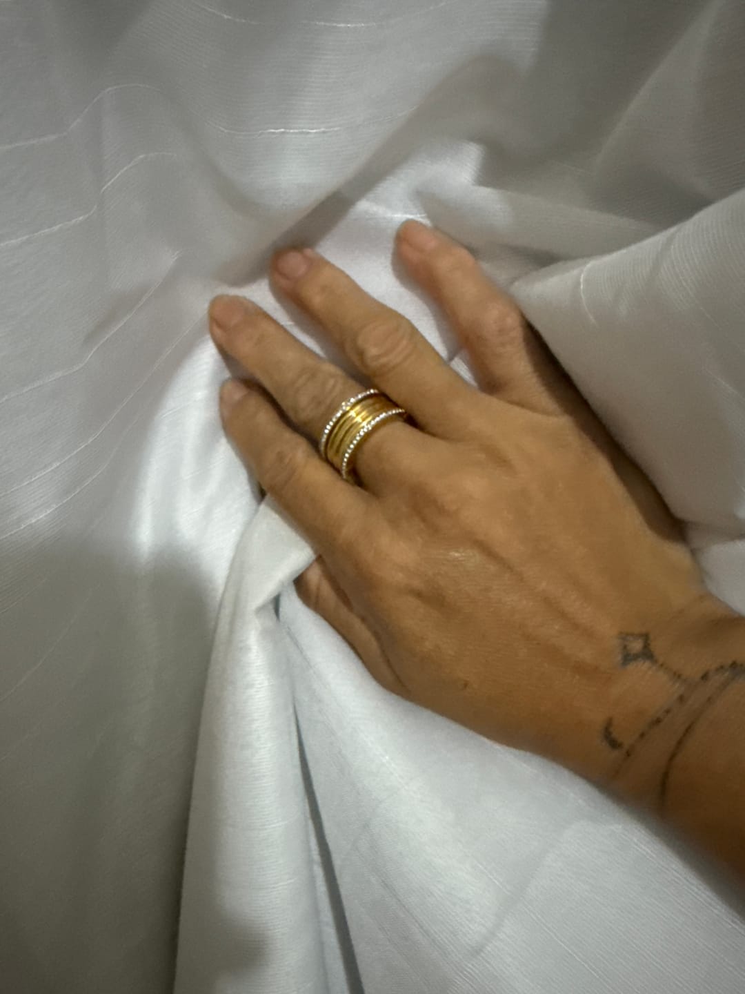 Customer photo review of Anel Luxo Imperial Banhado em Ouro 18K