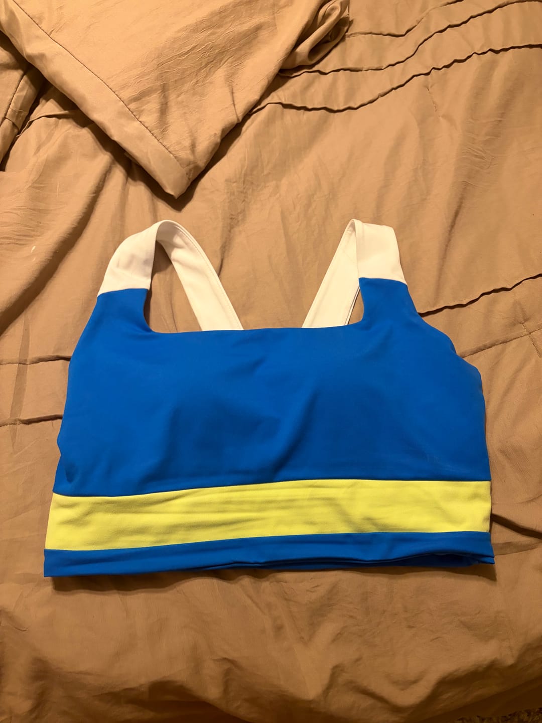 Customer photo review of BOLD Color Blocked Square Neck Long Lined Bra