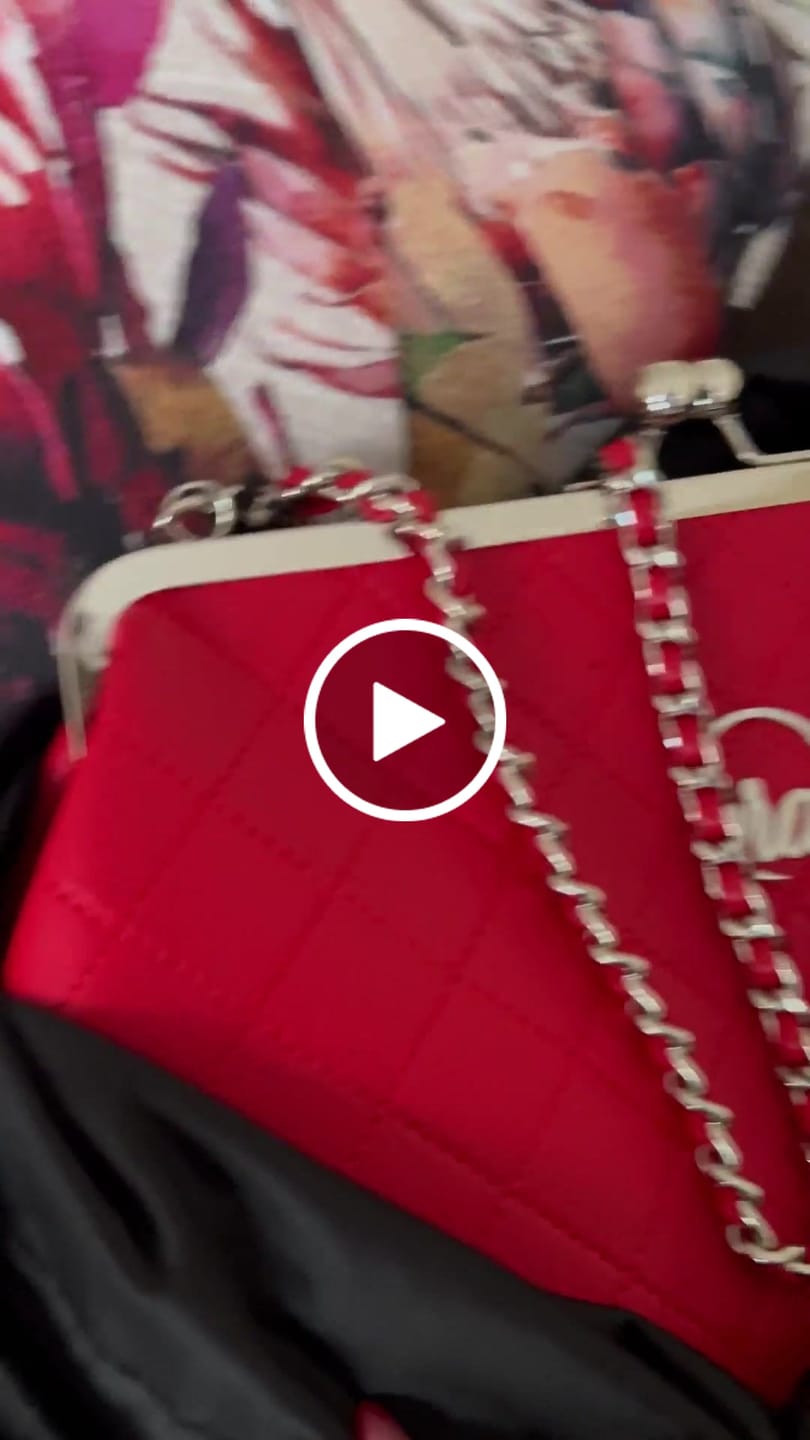 Customer video review of ERA Oversized Kisslock Chain Bag – Red
