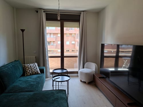 Customer photo review of KOKKOLA - Fauteuil de salon en bois massif et tissu beige