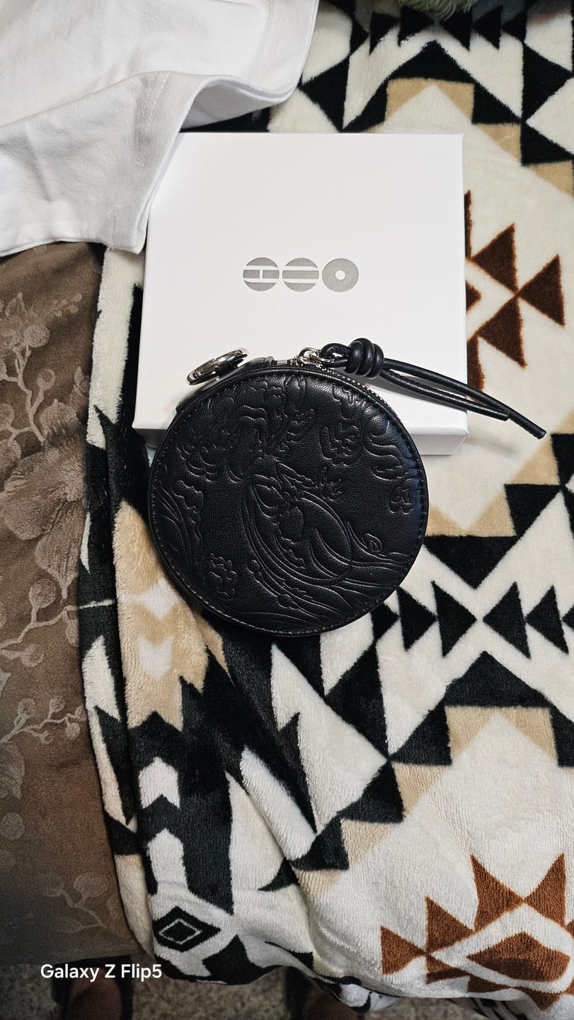 Customer photo review of BTS - BTS X MU:DS ARIRANG COLLABORATION OFFICIAL MD CARD HOLDER (BLACK)
