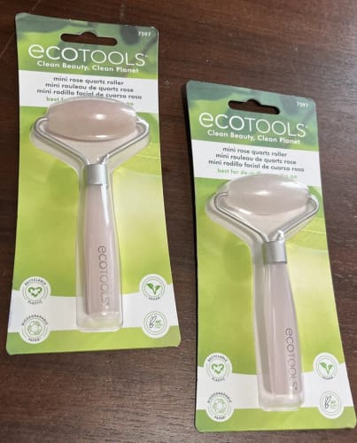 Customer photo review of Eco Tools Face Roller 7597 Mini Rose Quartz Stone