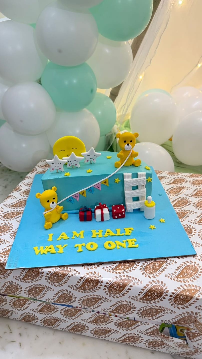 Customer photo review of Teddy 6 Months Cake