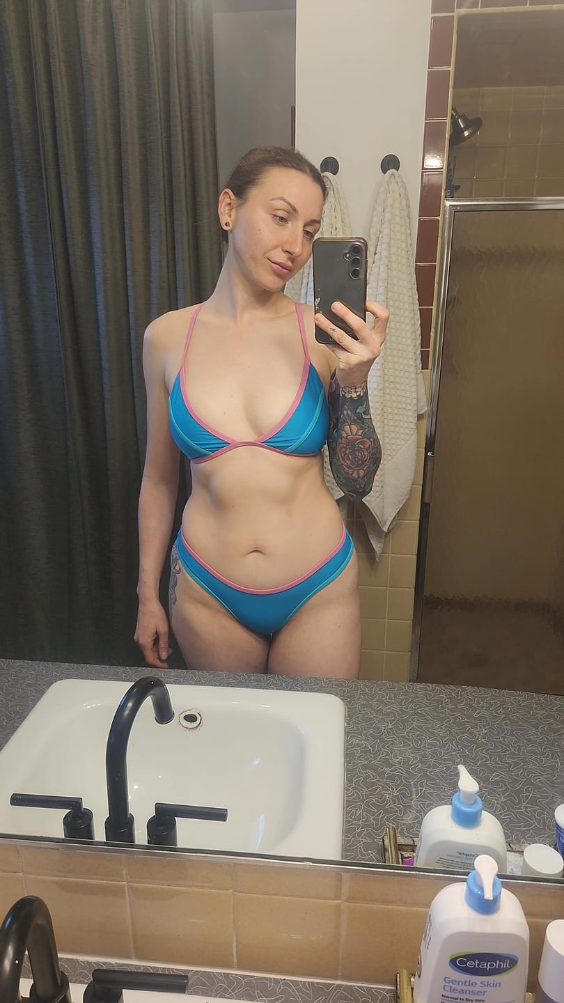 Customer photo review of LILY Retro Wave Minimal Triangle Top