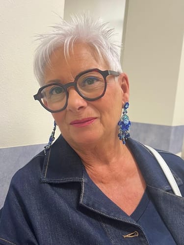 Customer photo review of Orecchini Iris blu