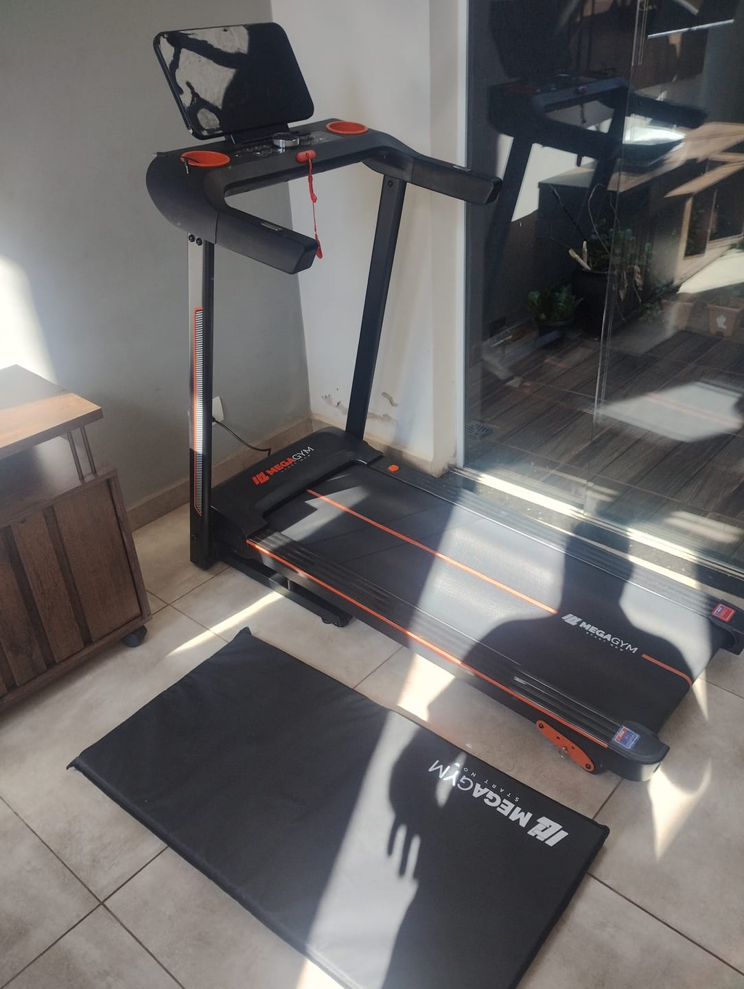 Customer photo review of Esteira Ergométrica Elétrica Smart Pace 14km/h | Motor 2.5 HP | Bluetooth |Suporta até 120kg