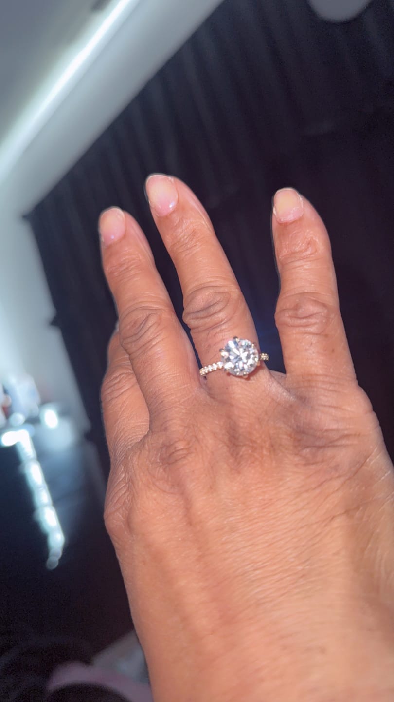Customer photo review of Rodiffy Moissanite 2.0 Ct ~4.0 Ct Round Cut 6 Prong Yellow Gold Promise Ring