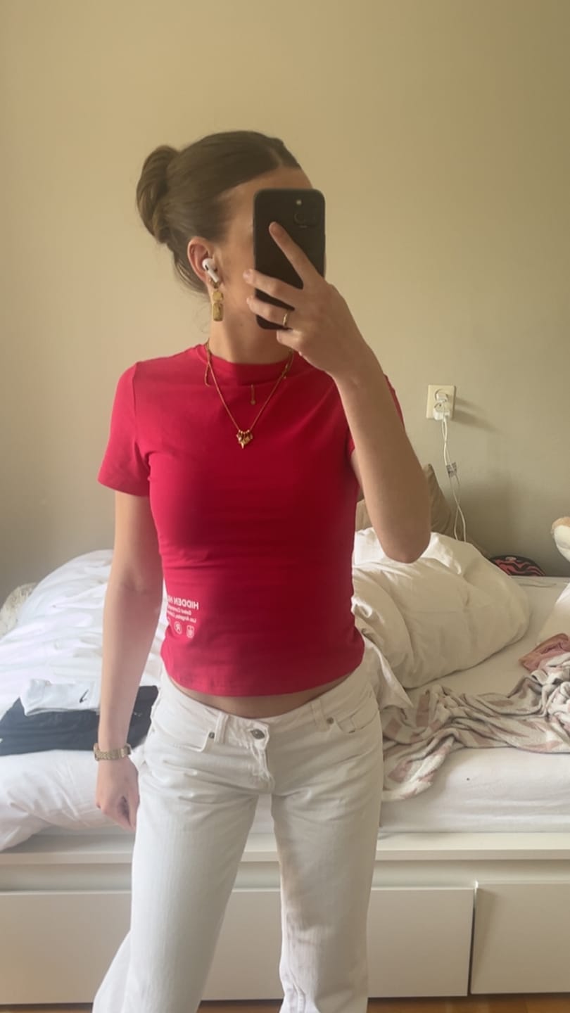 Customer photo review of LABEL T-SHIRT RASPBERRY RED