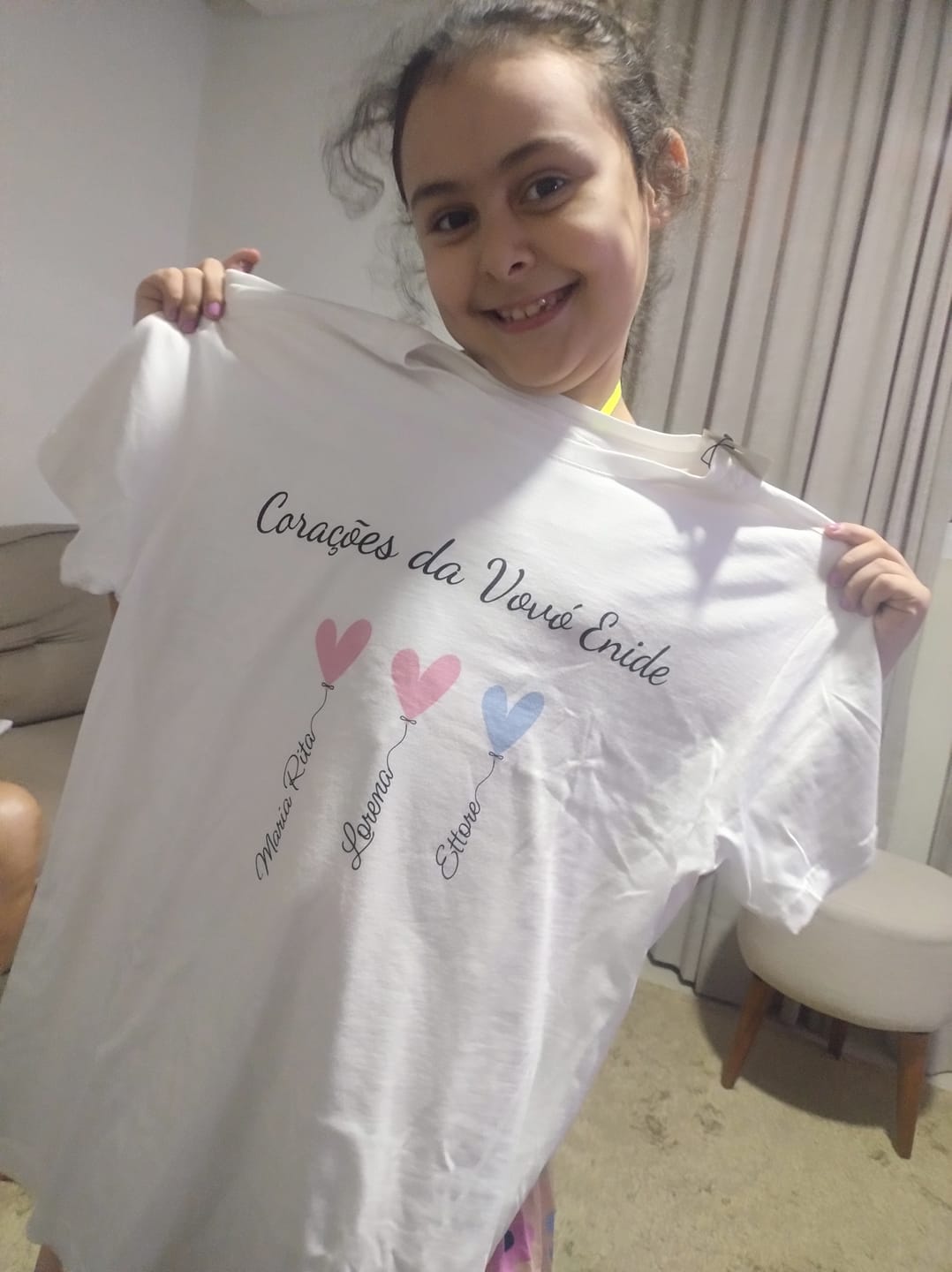 Customer photo review of Camiseta Personalizada CORAÇÕES DA VOVÓ - BRANCA - Algodão 100%