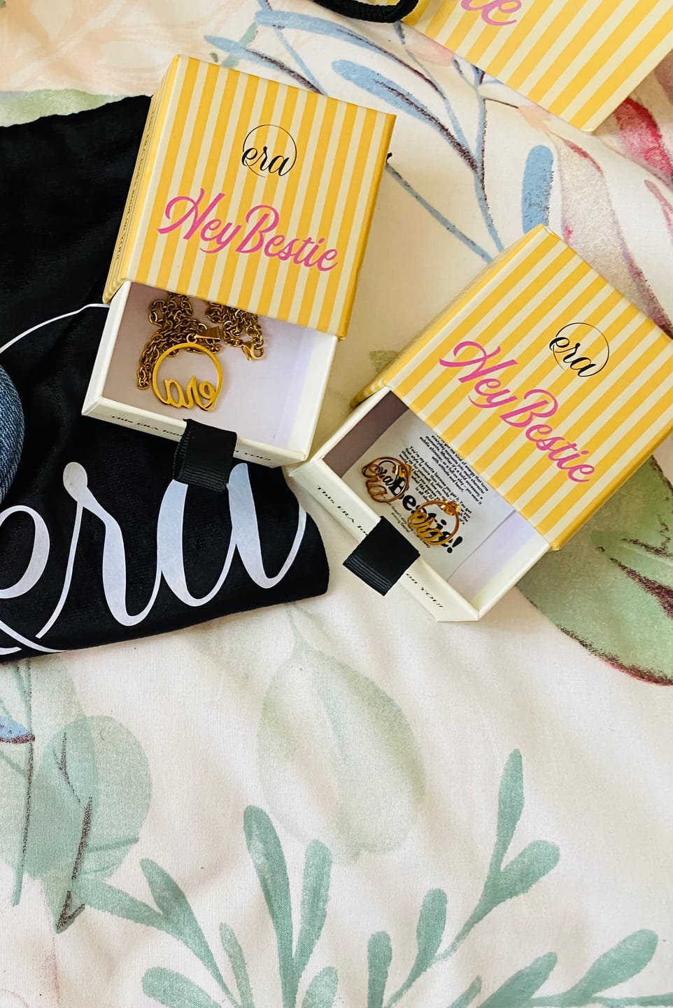 Customer photo review of Gold Era Necklace