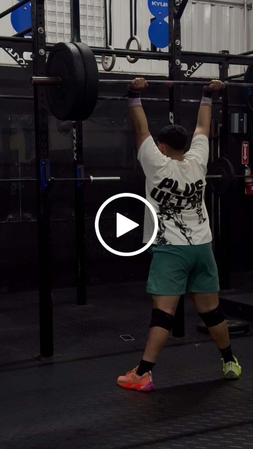 Customer video review of PLUS ULTRAAA OVERSIZE TEE