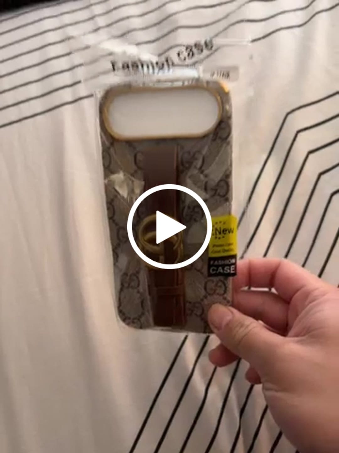 Customer video review of GG IPHONE CASE WITH HOLDER BROWN