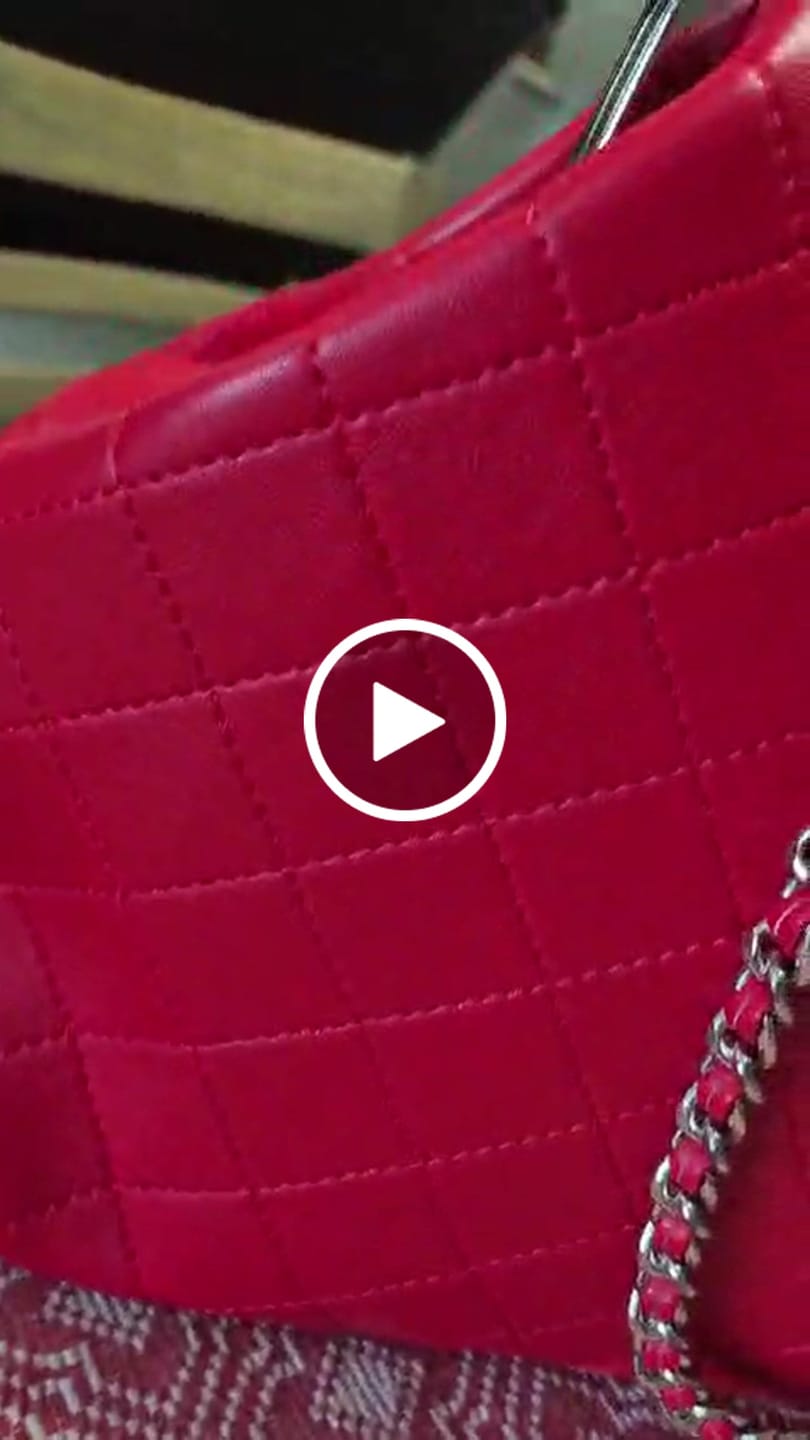 Customer video review of ERA Oversized Kisslock Chain Bag – Red