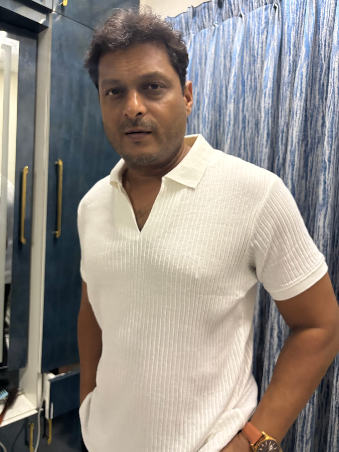 Customer photo review of White Regular Fit Half Sleeves Tshirt