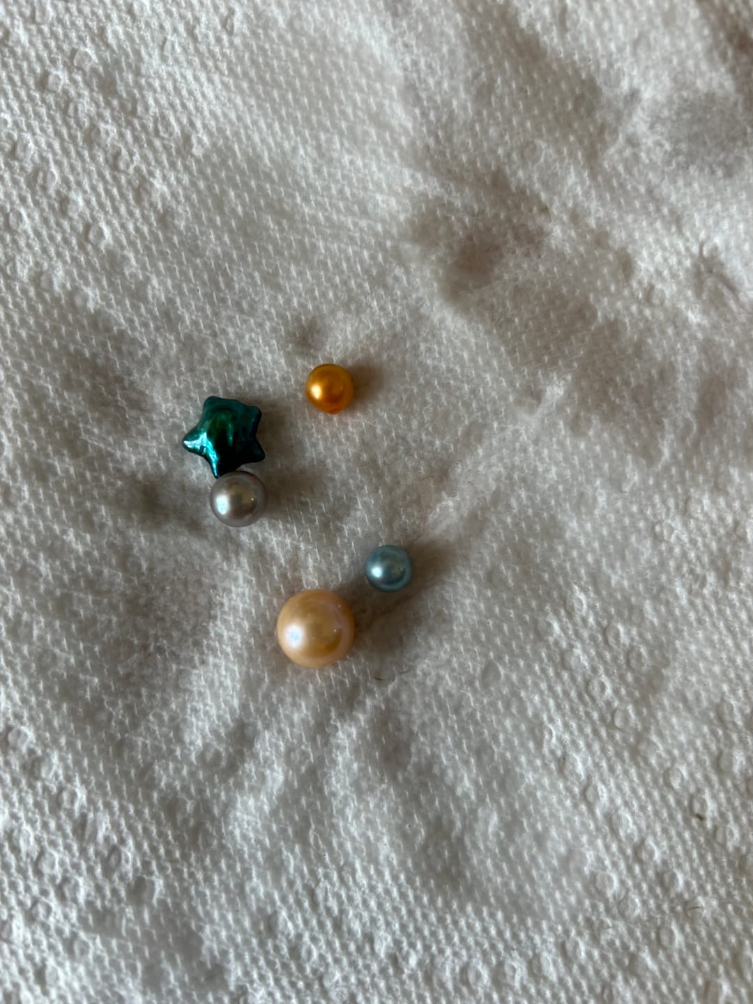 Customer photo review of Akoya Oyster-5 Mystery Pearls (1-Edison, 3-Round, 1 Shape)