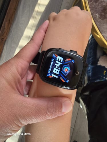 Fotorecensie van een klant over DEPLAY 4G KidsWatch Hero | 8-12 jaar | GPS Horloge Kind