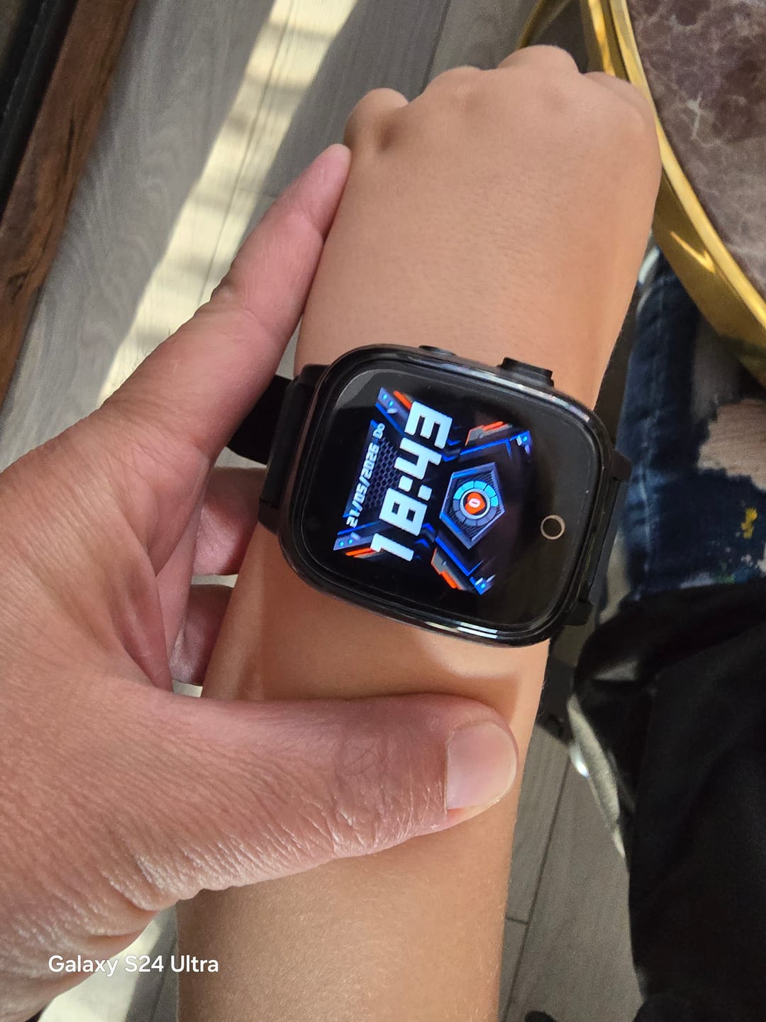 Customer photo review of DEPLAY 4G KidsWatch Hero | 8-12 jaar | GPS Horloge Kind
